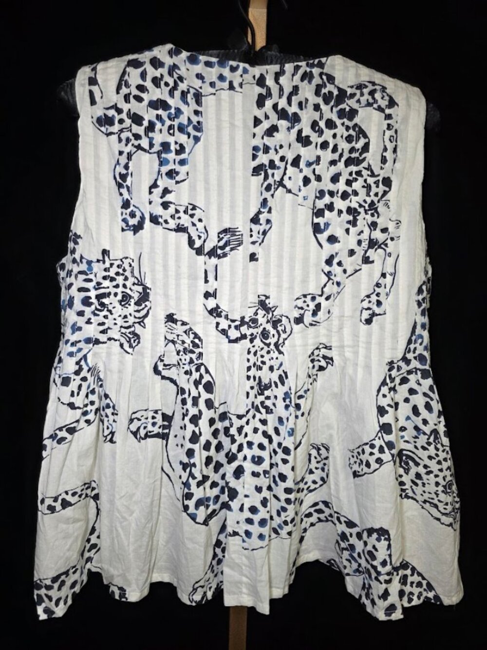 Desmond & Dempsey Sleeveless Pleated Cami Top in The Jag XL - Picture 6 of 9